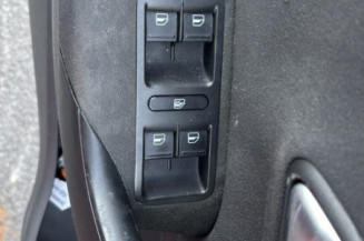 Attache ceinture avant droit VOLKSWAGEN POLO 5