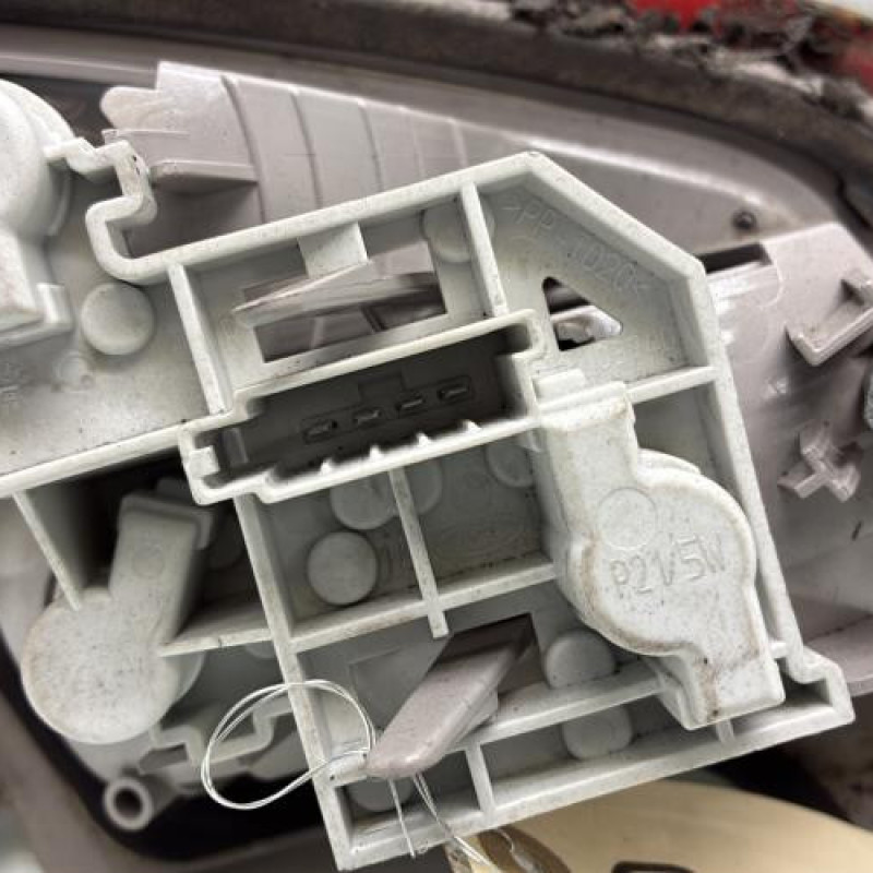 Feu arriere secondaire droit (feux) FORD MONDEO 3 Photo n°4