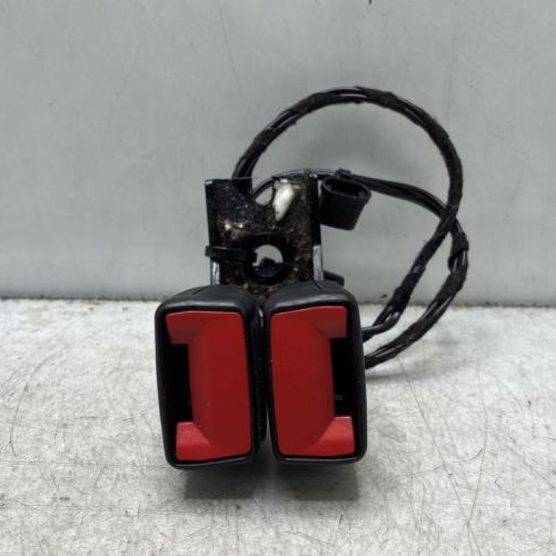 Attache ceinture arriere droit FORD FIESTA 7 Photo n°1