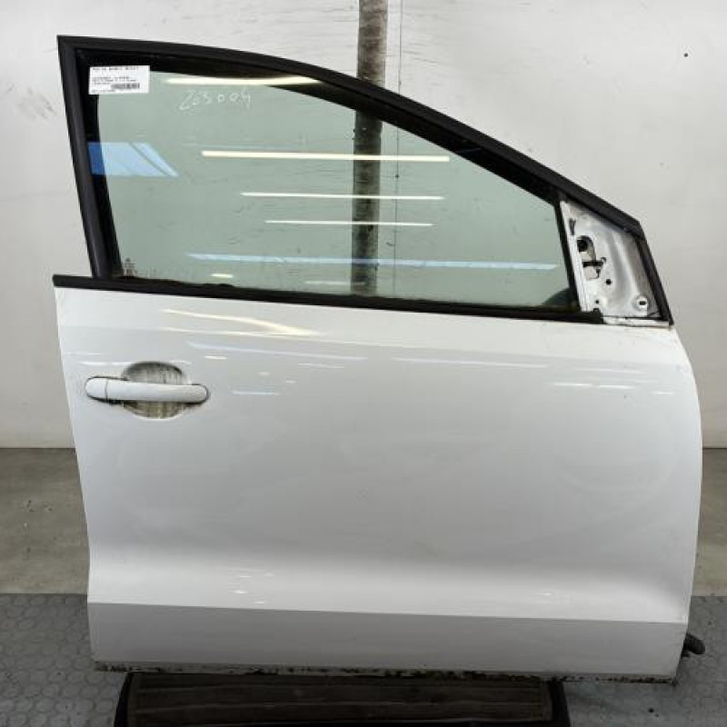 Porte avant droit VOLKSWAGEN POLO 5 Photo n°1