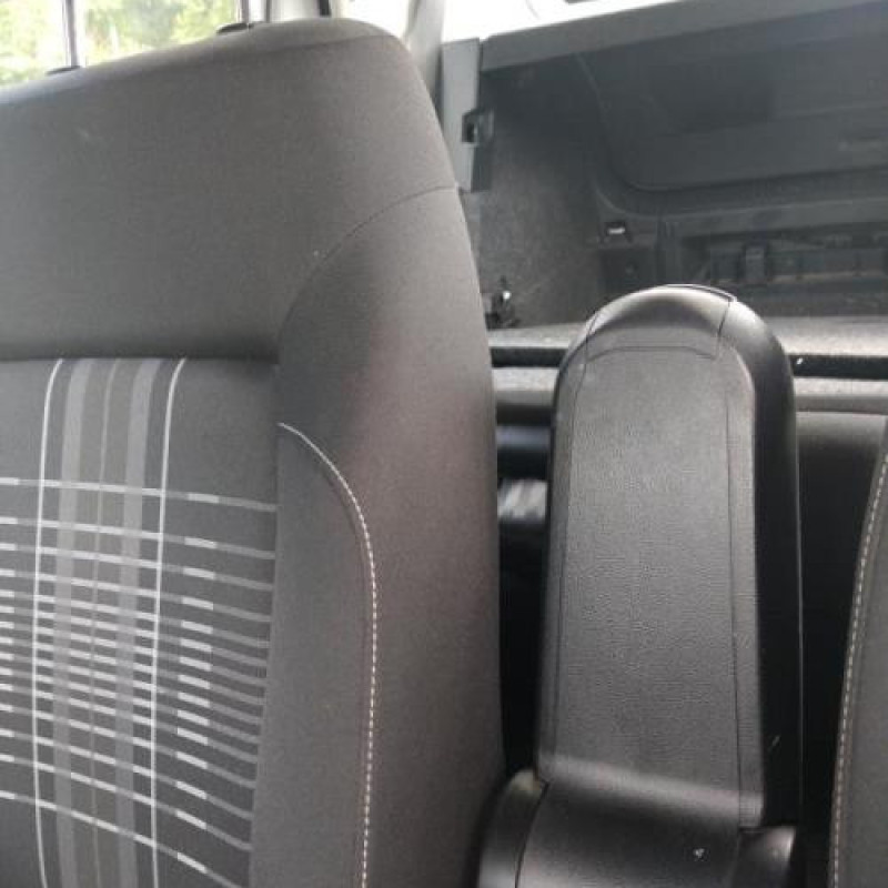 Leve vitre electrique avant droit VOLKSWAGEN POLO 5 Photo n°8