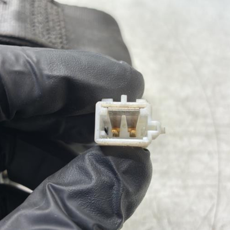 Pretensionneur de ceinture avant gauche RENAULT CLIO 3 Photo n°6