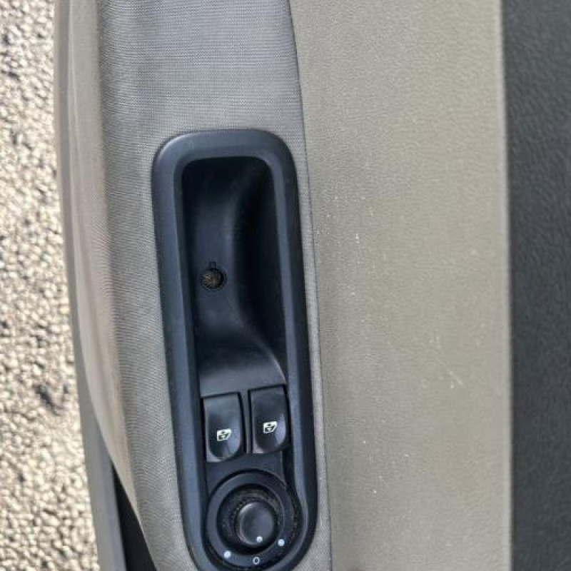 Feu arriere principal droit (feux) RENAULT CLIO 3 Photo n°14