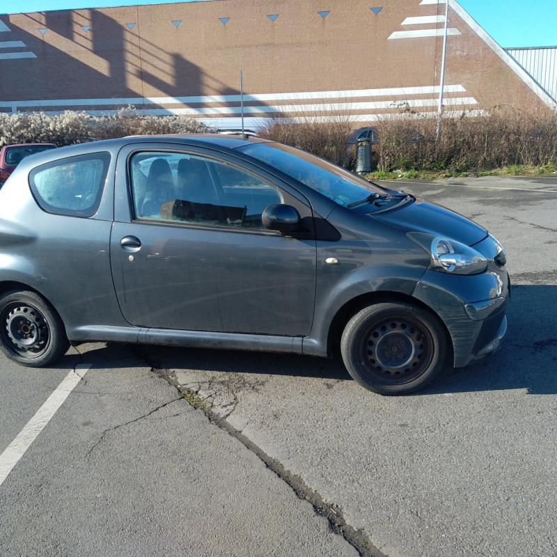 TOYOTA AYGO 1 PHASE 1 1.0i - 12V Photo n°2