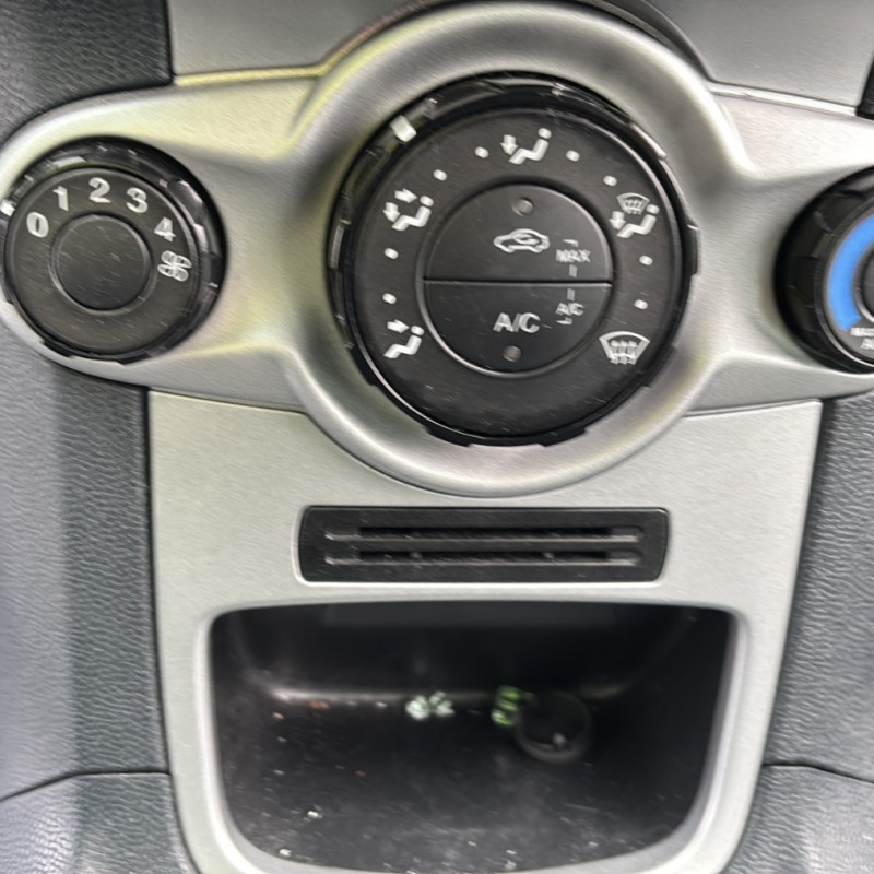 FORD FIESTA 6 PHASE 1 1.25i - 16V Photo n°16