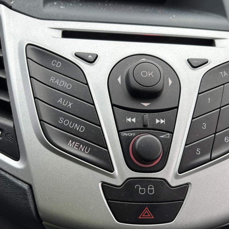 FORD FIESTA 6 PHASE 1 1.25i - 16V Photo n°17