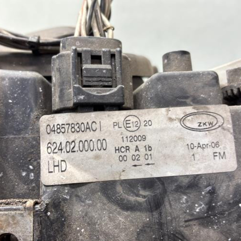 Optique avant principal droit (feux)(phare) CHRYSLER GRAND VOYAGER 4 Photo n°3