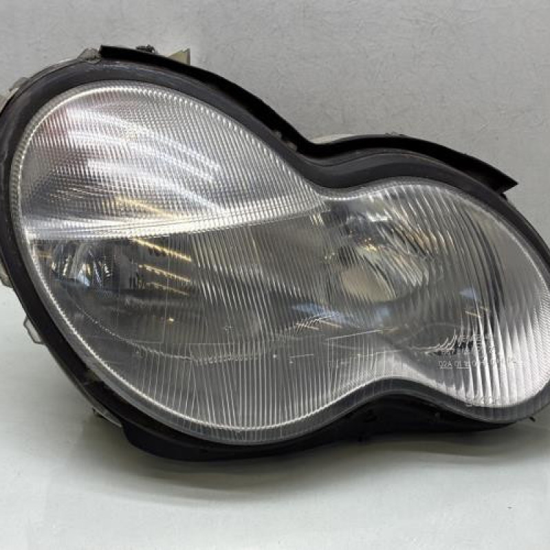 Optique avant principal droit (feux)(phare) MERCEDES CLASSE C 203 Photo n°1