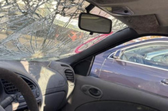 Leve vitre electrique avant droit FORD FIESTA 4