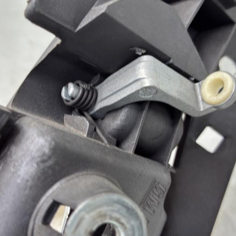 Poignee interieur arriere gauche OPEL CORSA D Photo n°5