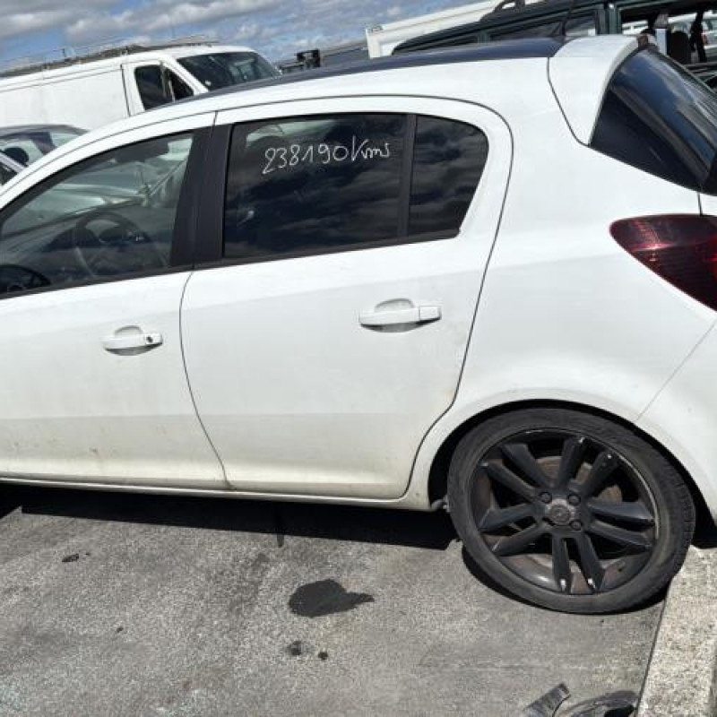 Poignee interieur arriere gauche OPEL CORSA D Photo n°11