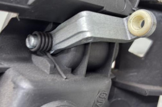 Poignee interieur avant gauche OPEL CORSA D