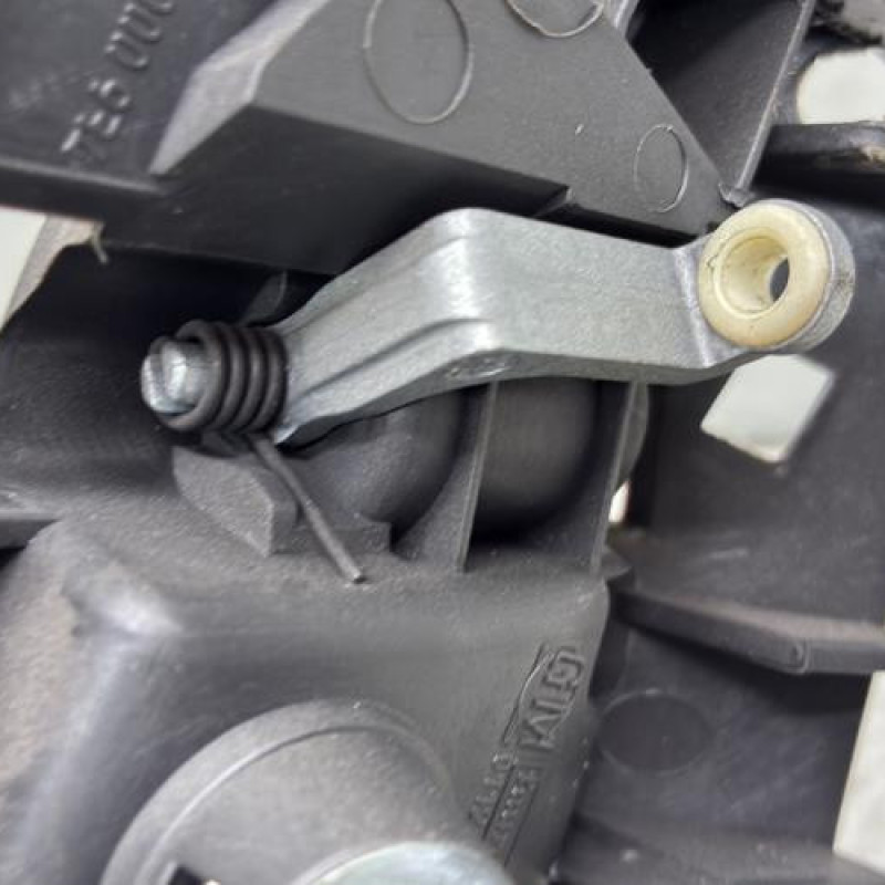 Poignee interieur avant gauche OPEL CORSA D Photo n°5