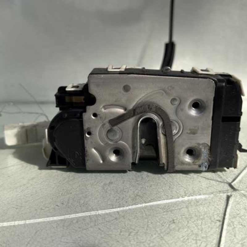 Serrure avant gauche MERCEDES CLASSE C 204 Photo n°3