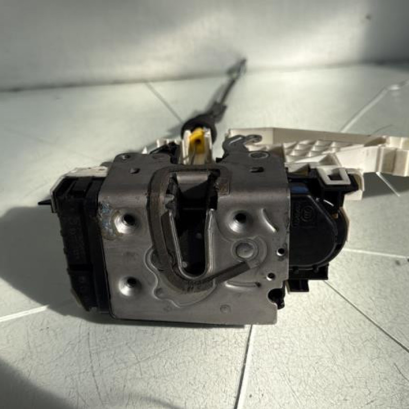 Serrure avant gauche MERCEDES CLASSE C 204 Photo n°4