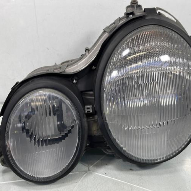 Optique avant principal gauche (feux)(phare) MERCEDES CLASSE E 210 Photo n°1