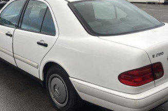 Neiman MERCEDES CLASSE E 210