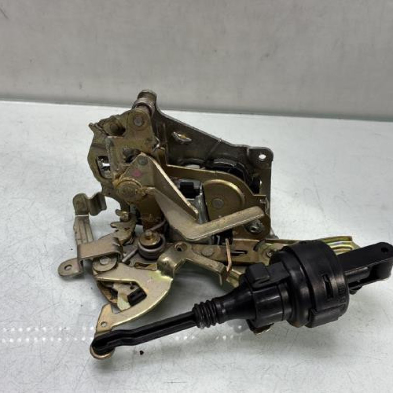 Serrure arriere gauche MERCEDES CLASSE E 210 Photo n°2