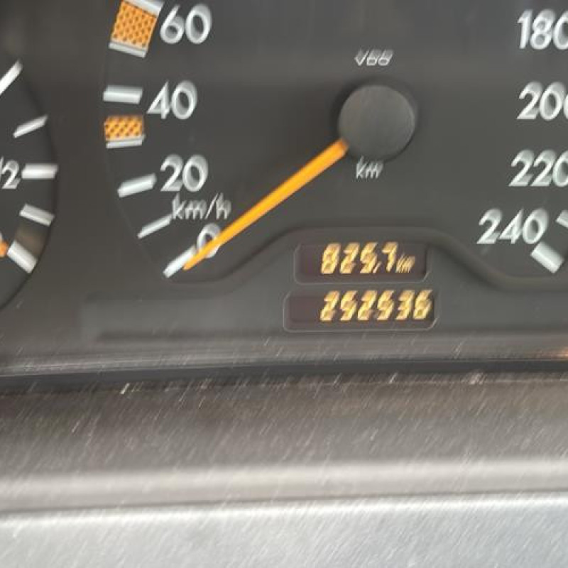 Serrure arriere gauche MERCEDES CLASSE E 210 Photo n°19