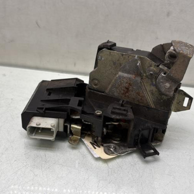 Serrure arriere gauche BMW SERIE 5 E39 Photo n°2