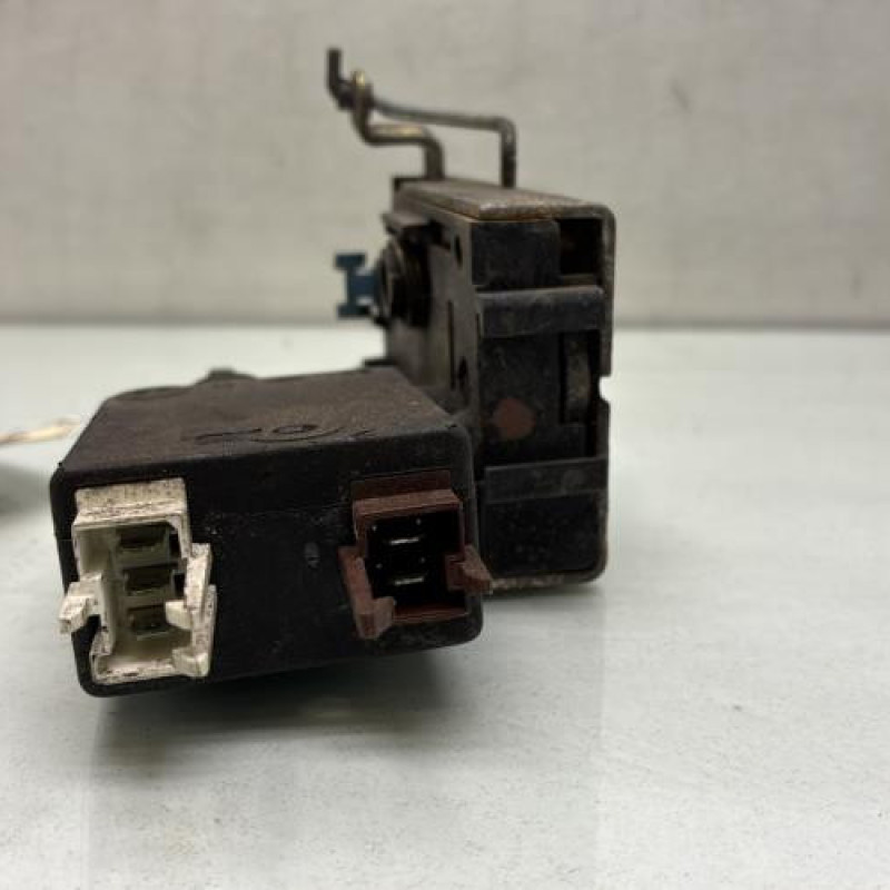 Serrure avant gauche PEUGEOT 106 Photo n°3