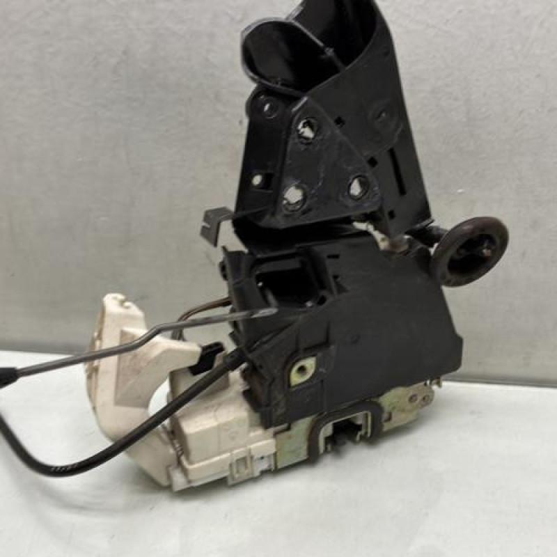 Serrure arriere gauche MERCEDES CLASSE A 169 Photo n°4