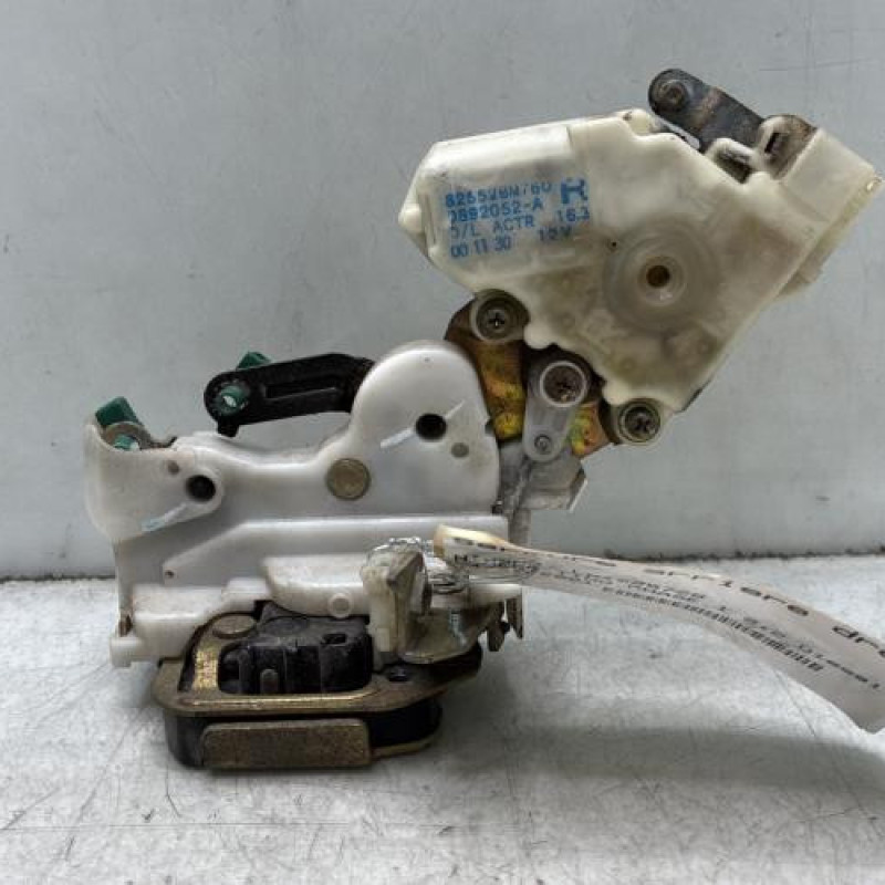 Serrure arriere droit NISSAN ALMERA TINO Photo n°1