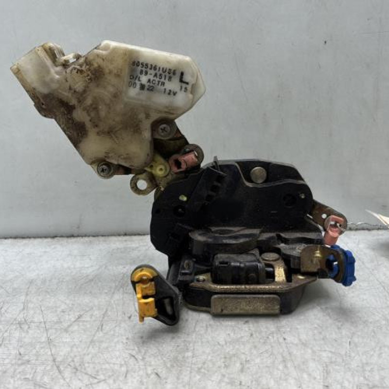 Serrure avant gauche NISSAN ALMERA TINO Photo n°1