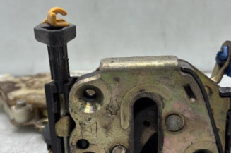 Serrure avant gauche NISSAN ALMERA TINO