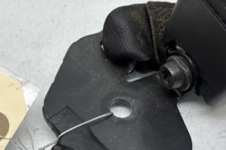 Attache ceinture arriere droit RENAULT CLIO 2