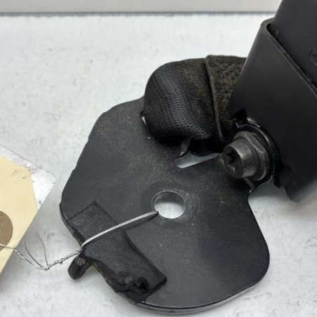 Attache ceinture arriere droit RENAULT CLIO 2