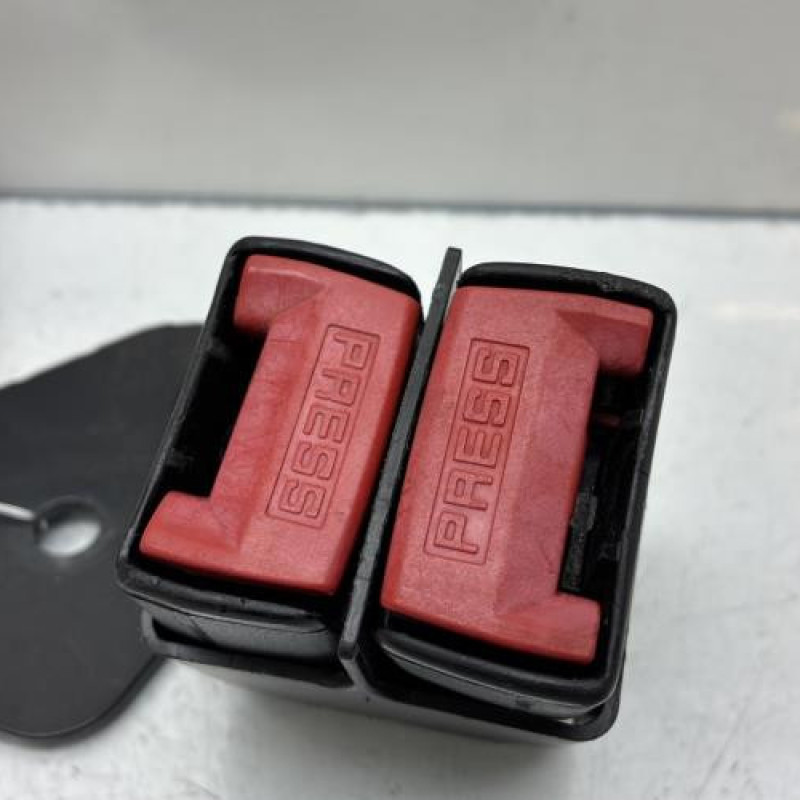 Attache ceinture arriere droit RENAULT CLIO 2 Photo n°3