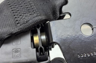 Attache ceinture arriere droit RENAULT CLIO 2