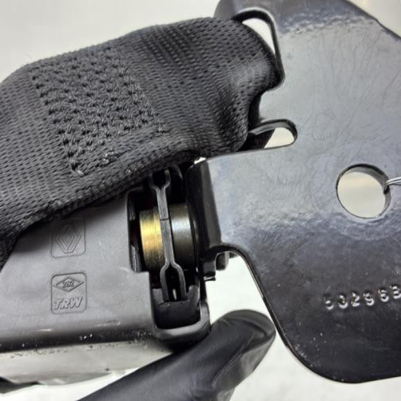 Attache ceinture arriere droit RENAULT CLIO 2 Photo n°5