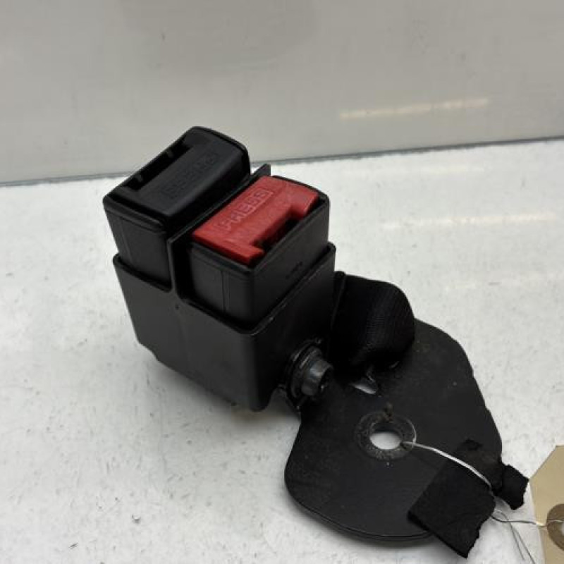 Attache ceinture arriere gauche RENAULT CLIO 2 Photo n°1