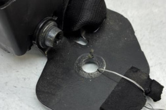 Attache ceinture arriere gauche RENAULT CLIO 2