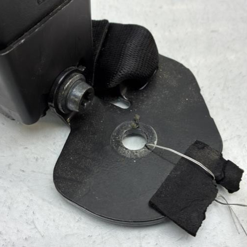 Attache ceinture arriere gauche RENAULT CLIO 2 Photo n°2