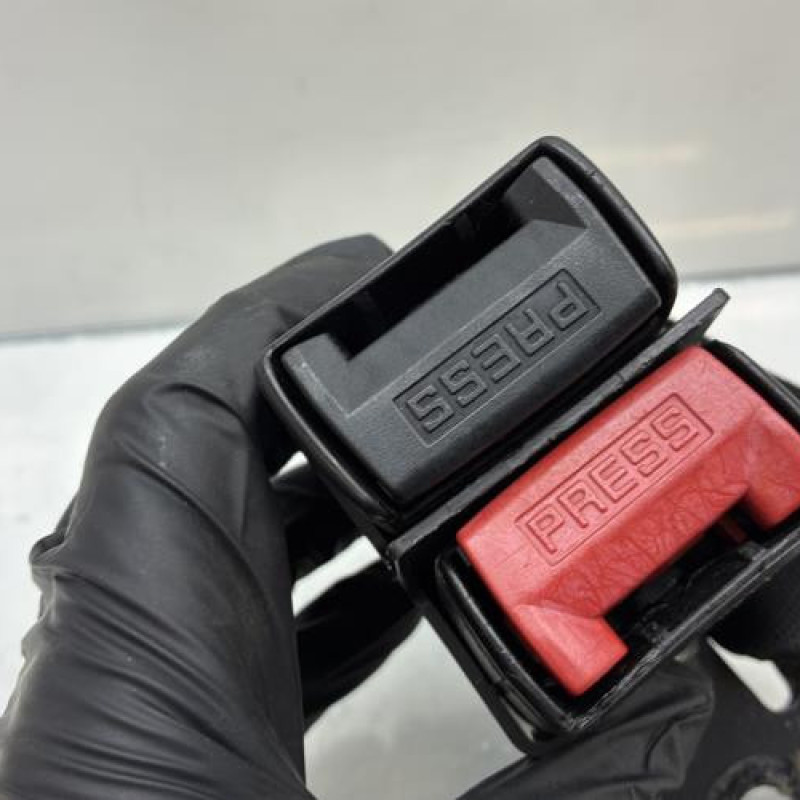 Attache ceinture arriere gauche RENAULT CLIO 2 Photo n°3