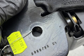 Attache ceinture arriere gauche RENAULT CLIO 2