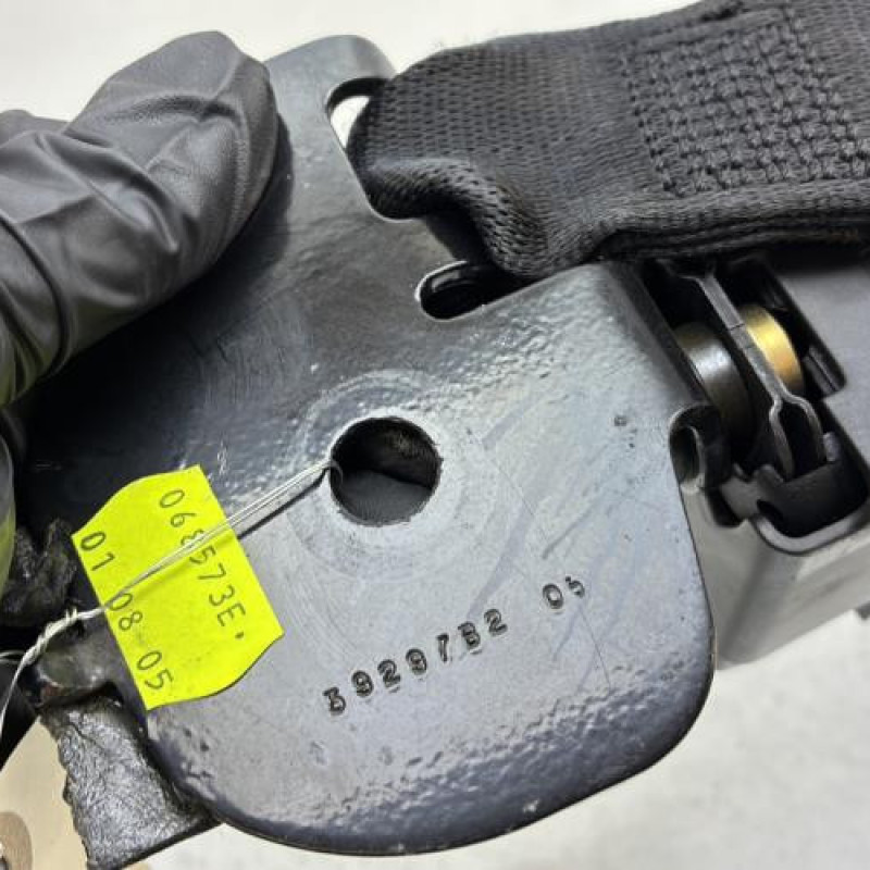 Attache ceinture arriere gauche RENAULT CLIO 2 Photo n°5
