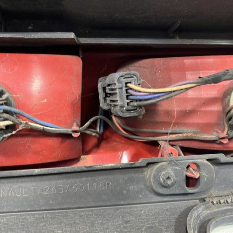 Feu arriere principal droit (feux) RENAULT TRAFIC 2 Photo n°3