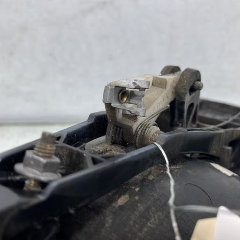 Poignee porte coffre gauche RENAULT TRAFIC 2 Photo n°3