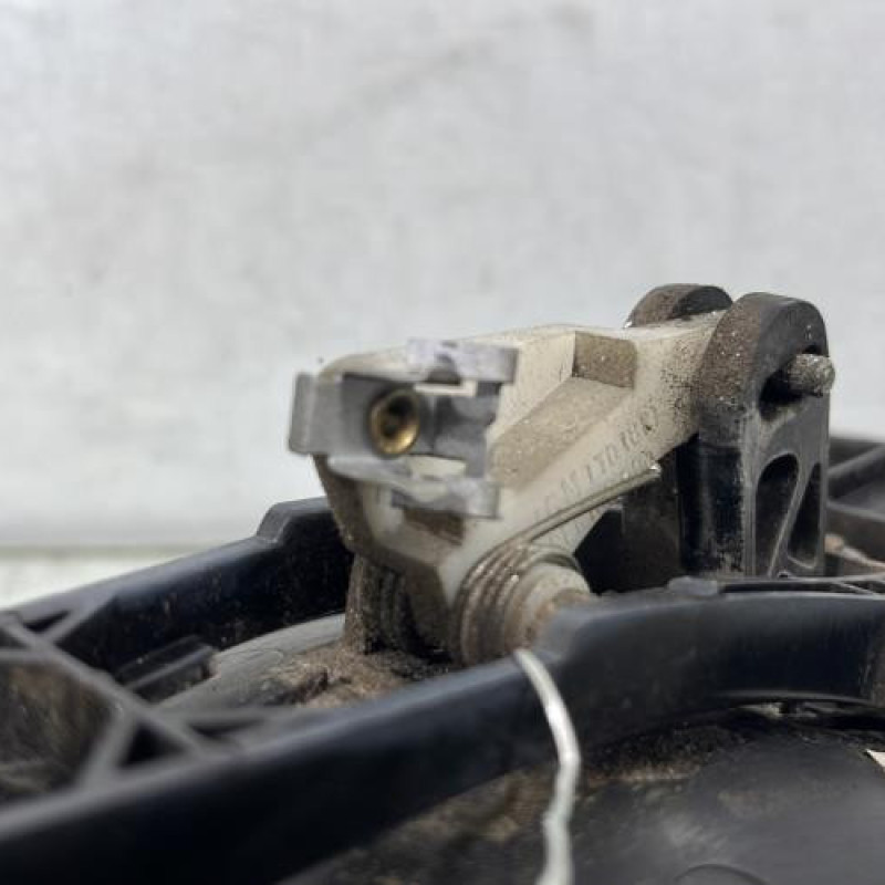 Poignee porte coffre gauche RENAULT TRAFIC 2 Photo n°4