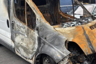 Poignee porte coffre gauche RENAULT TRAFIC 2