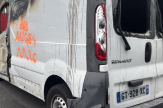 Poignee porte coffre gauche RENAULT TRAFIC 2