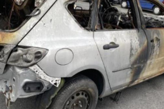 Optique avant principal gauche (feux)(phare) MAZDA 3 1