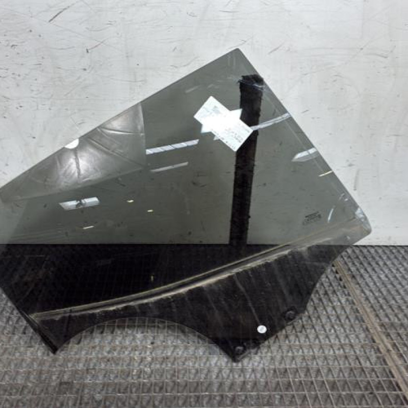 Vitre arriere droit RENAULT CLIO 5 Photo n°1