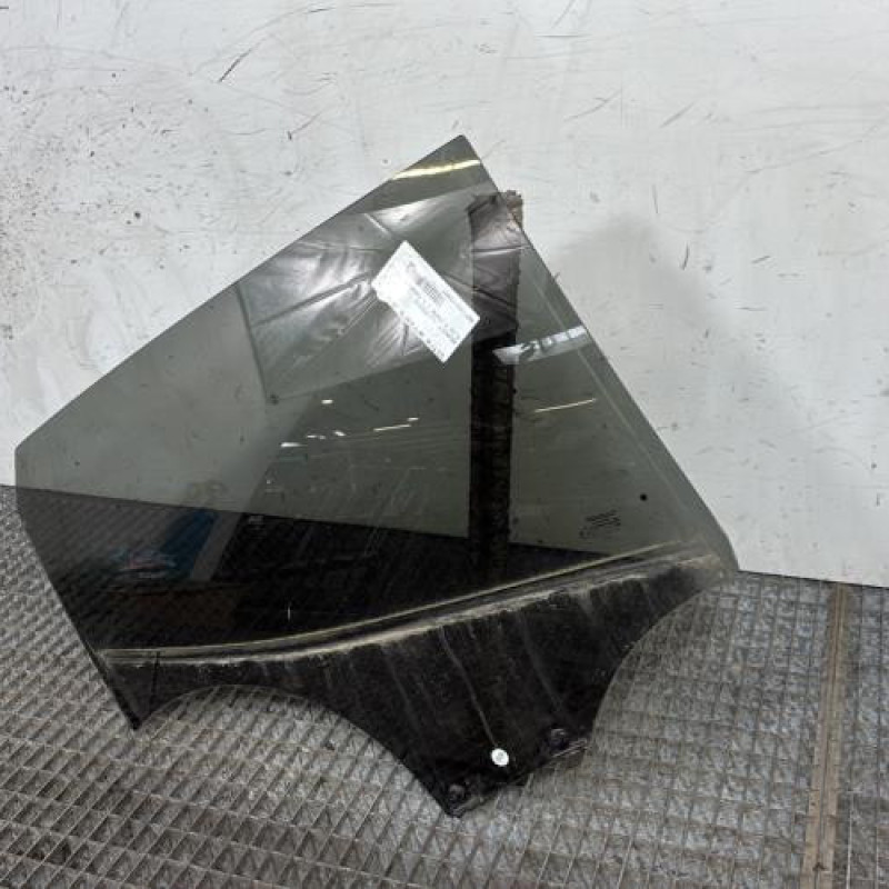 Vitre arriere droit RENAULT CLIO 5 Photo n°3