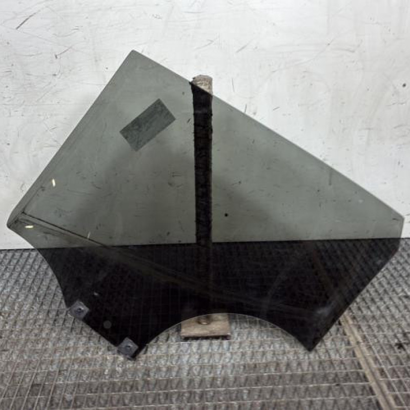 Vitre arriere droit RENAULT CLIO 5 Photo n°4