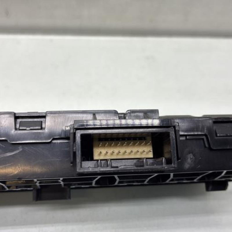 Bouton de warning RENAULT CLIO 5 Photo n°3